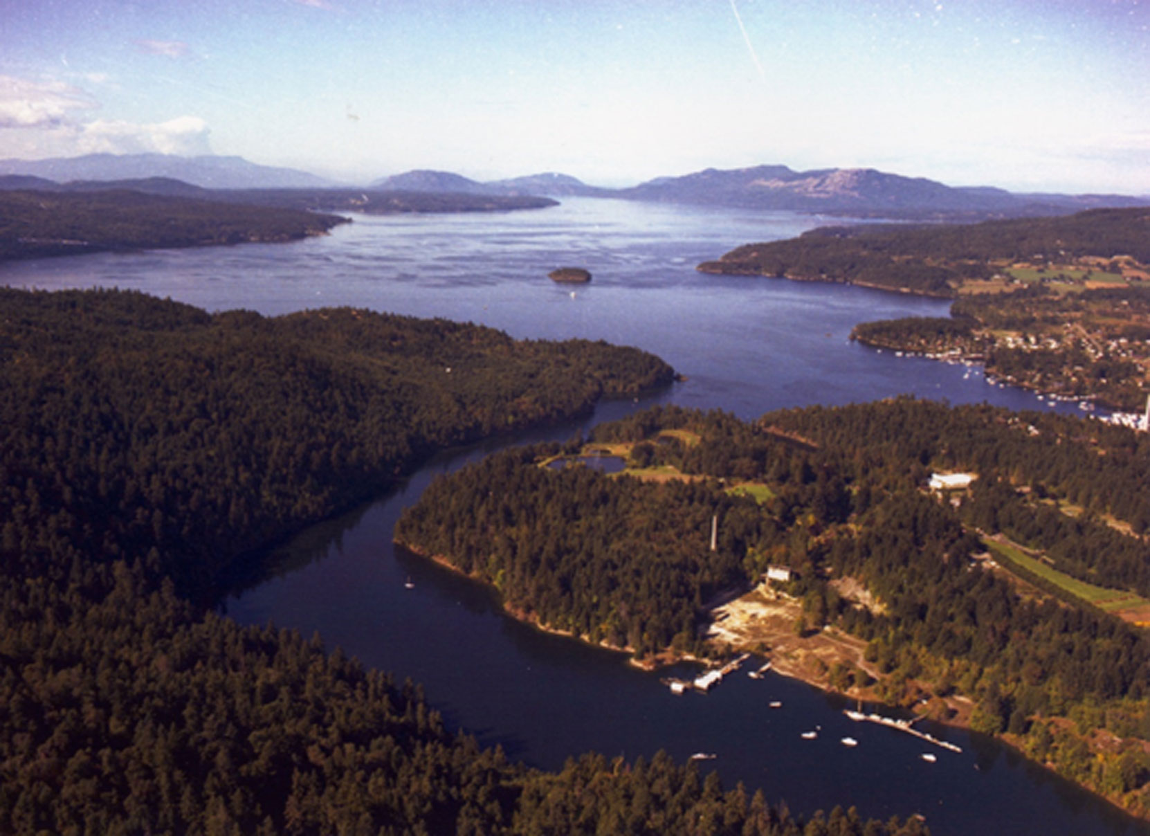 1986 aerial photo of Tod Inlet and Butchart Gardens, looking south to north ( BC Archives photo)