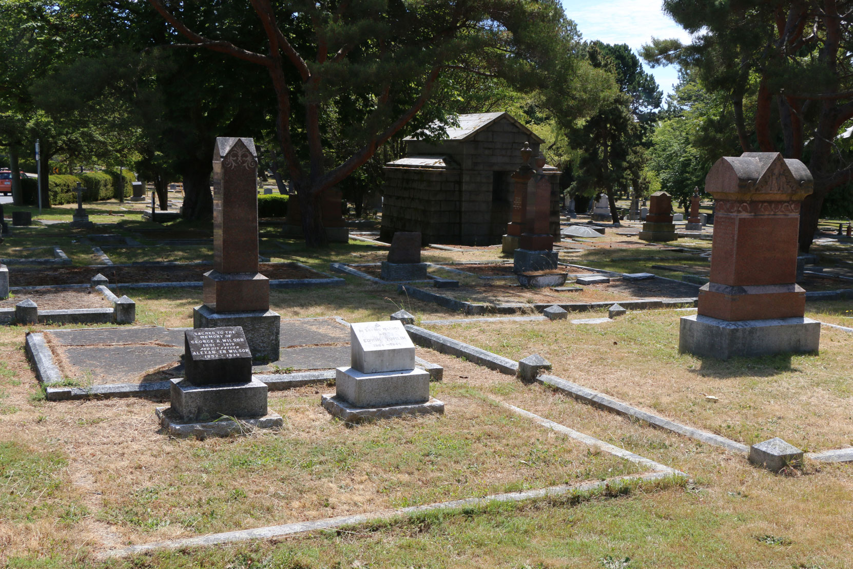 Edwin Tomlin grave, Ross Bay Cemetery, Victoria, B.C. (photo by Mark Anderson)