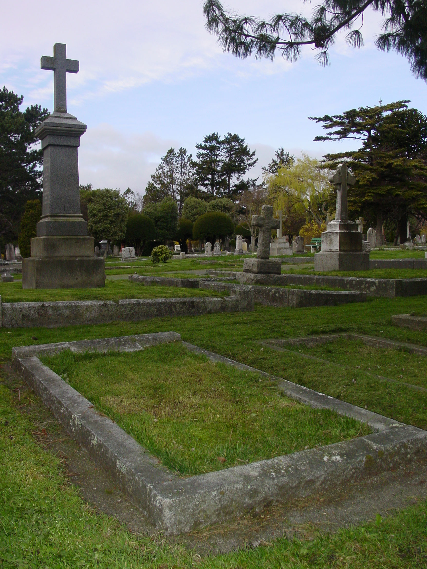 Harry Allan Ross grave, Ross Bay Cemetery, Victoria, B.C. (photo by author)