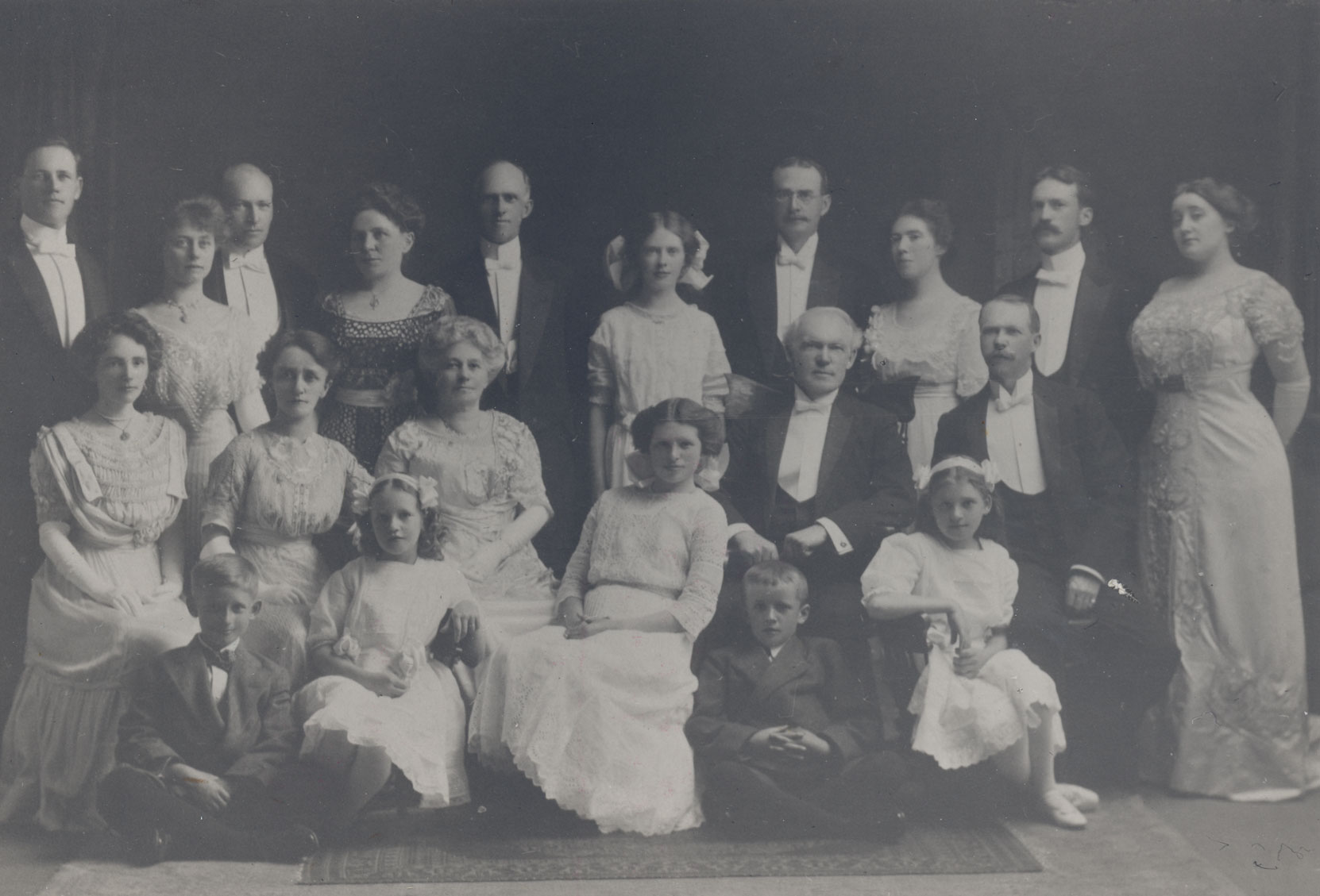 KIlbourn family portrait, 1911 (courtesy of William Mainguy - mainguy.ca)