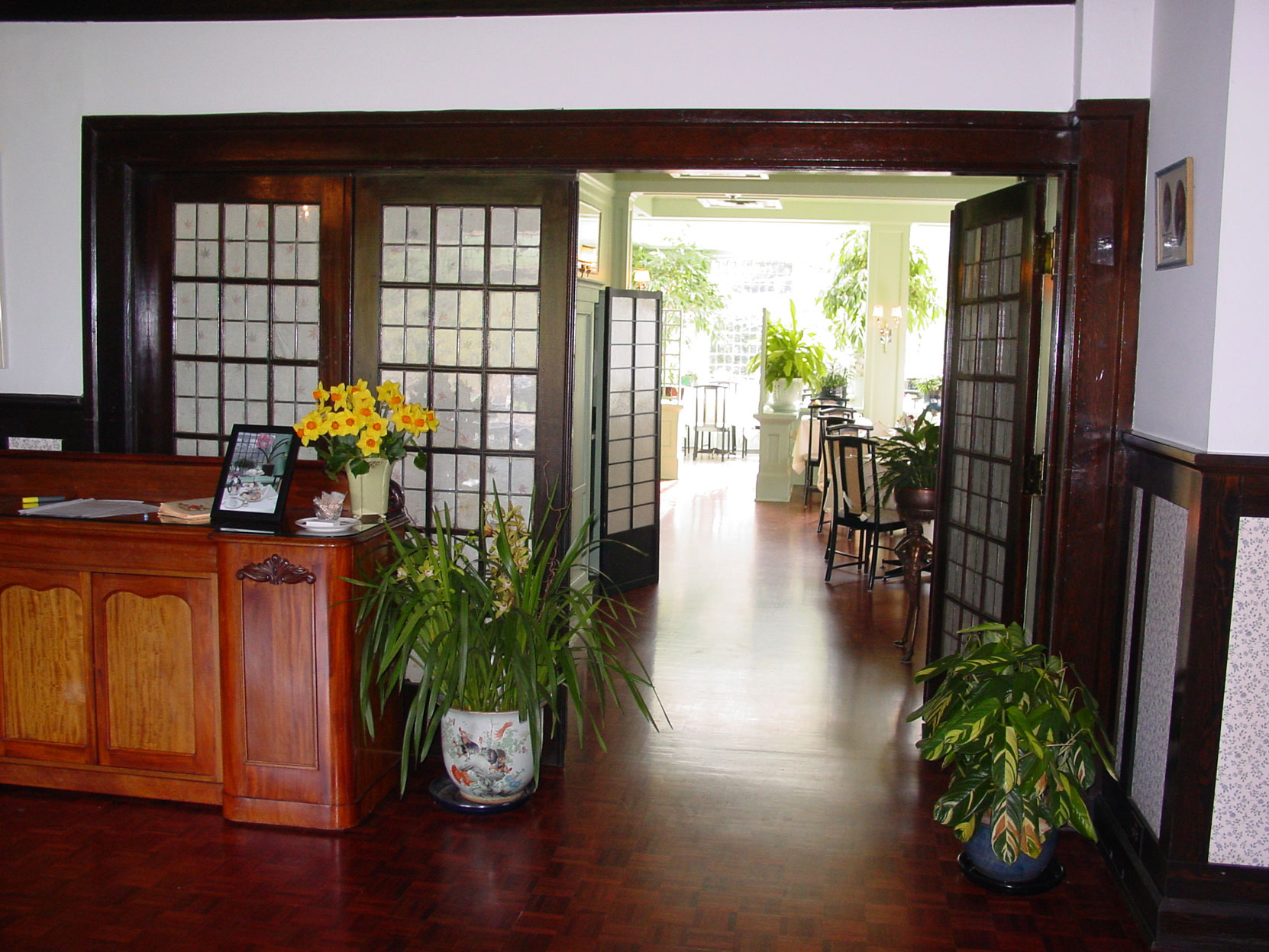 The entrance to the Sun Room addition to Benvenuto, designed by architect Samuel Maclure in 1911. The doors were also designed by Samuel Maclure. (photo by Author)