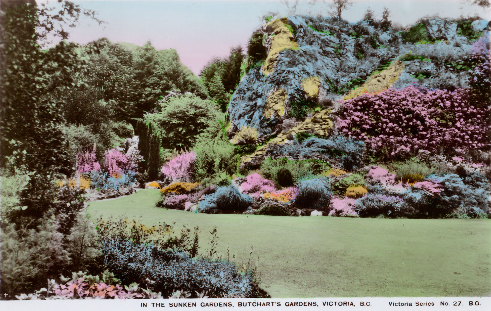 Postcard showing the Sunken Garden Mound, circa 1925-1930. (Author's collection)