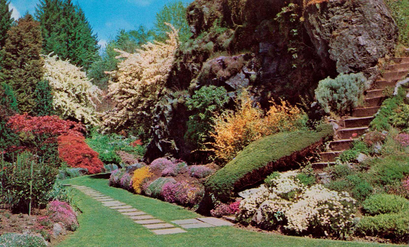 Postcard showing the Sunken Garden Mound, circa 1960's. (Author's collection)