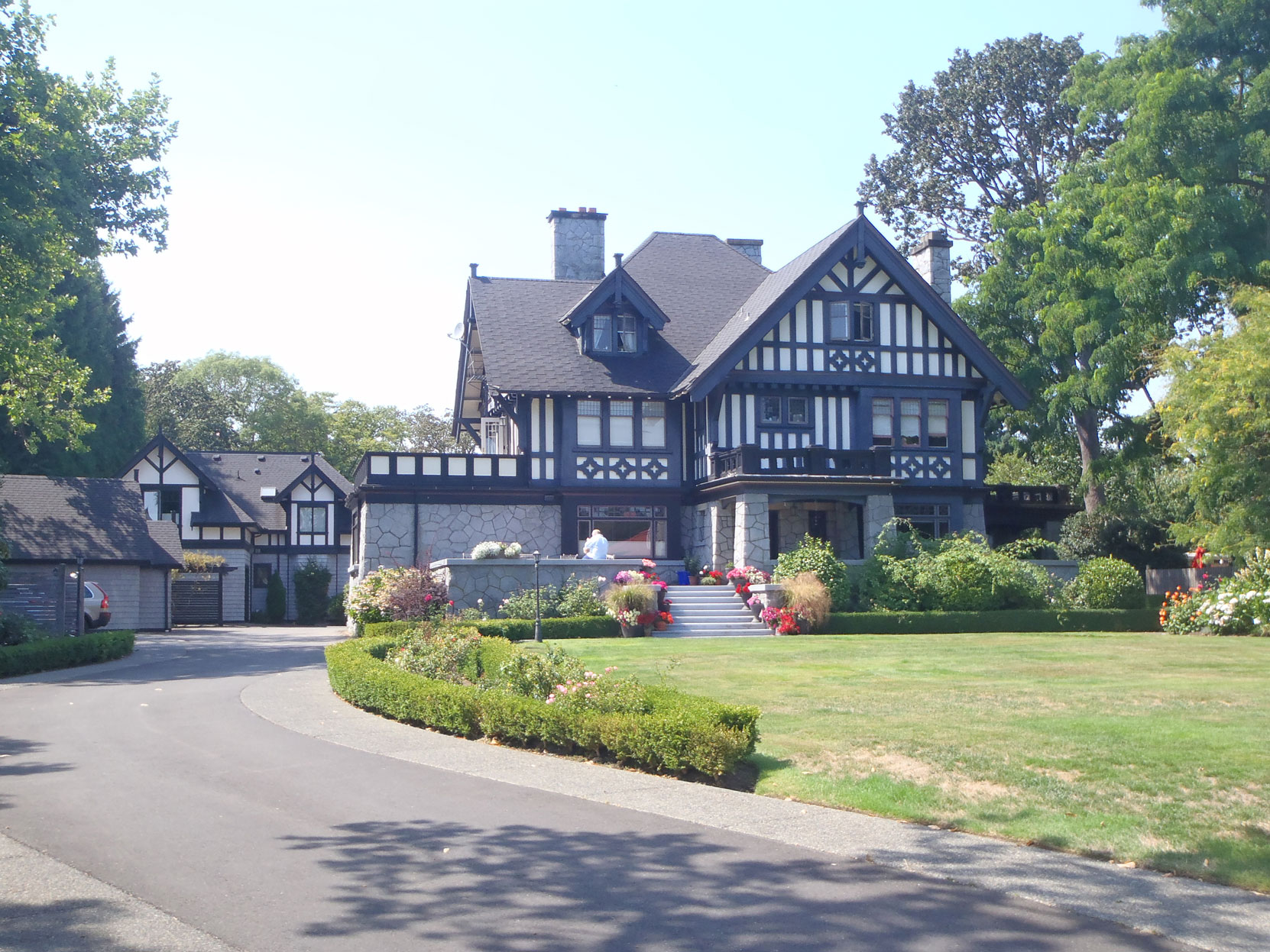 906 Pemberton Road, Victoria. Built in 1910-1911 by architect Samuel Maclure for Edward and Lola Grierson (photo by Author)