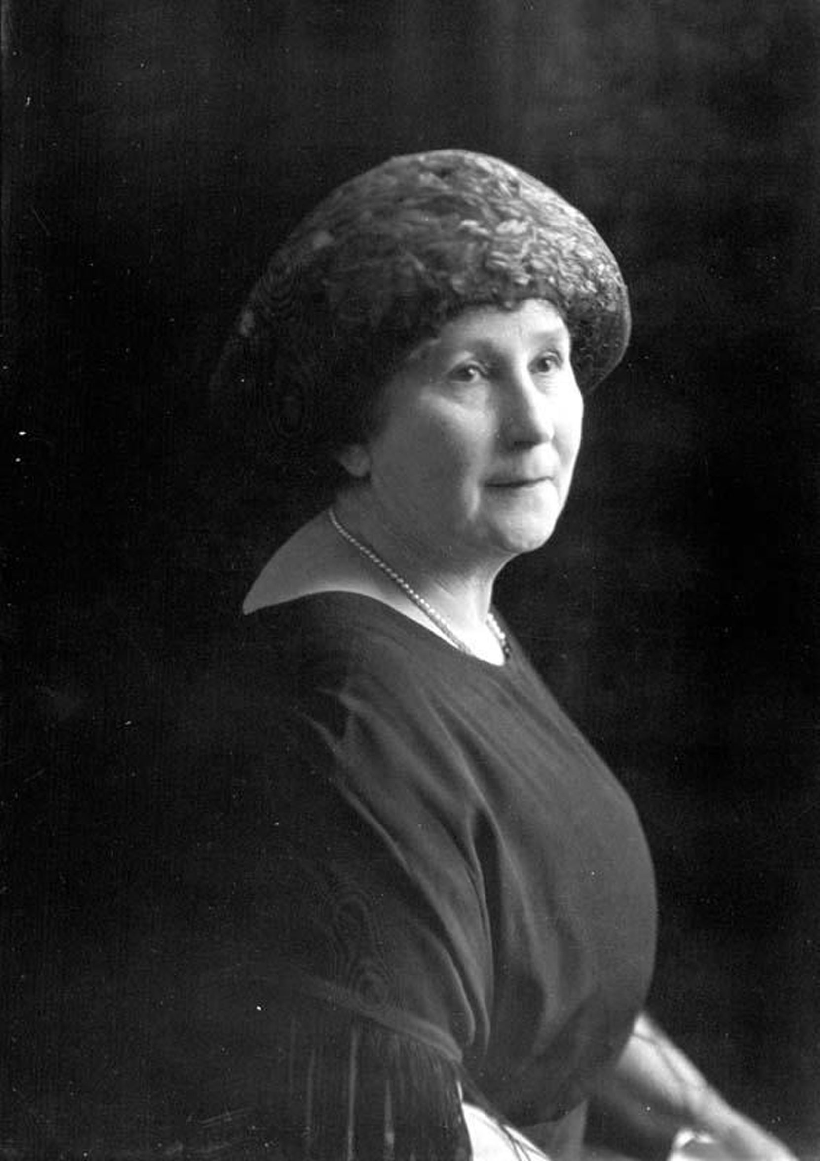 Jennie Butchart, 1921. Photo by Harry Upperton Knight. (City of Victoria Archives photo M00906)