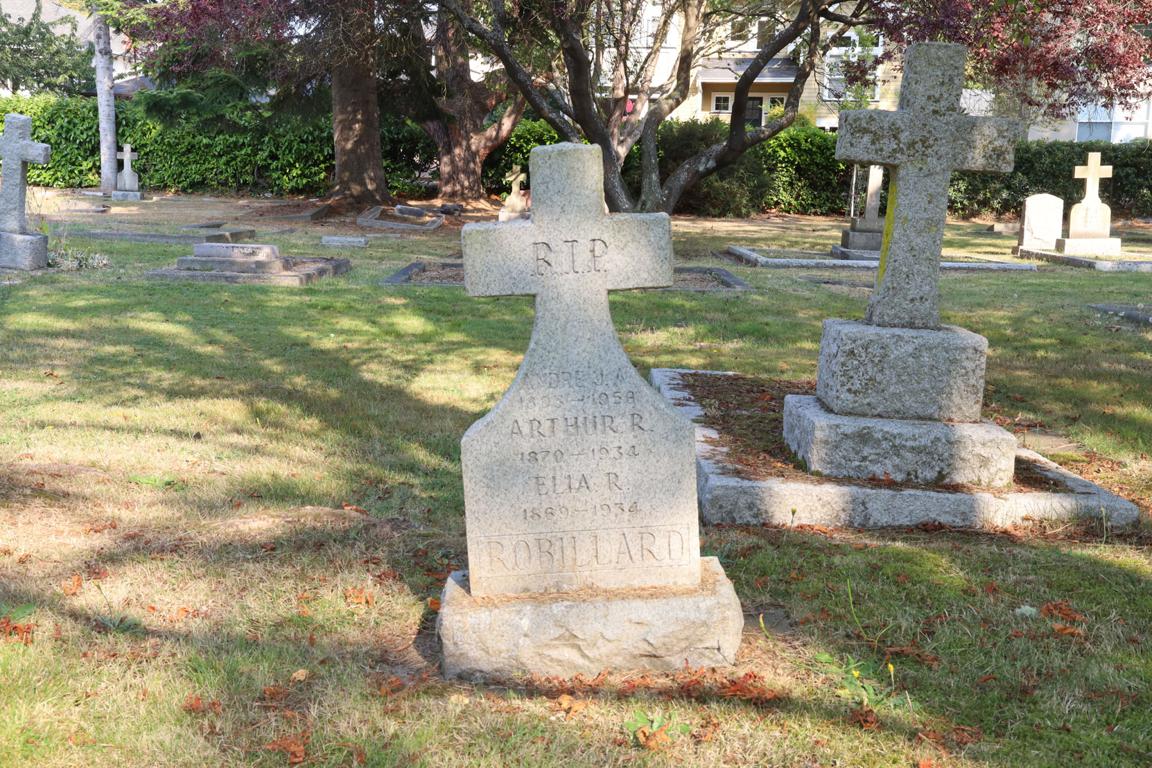 Arthur Robillard grave, Ross Bay Cemetery, Victoria, BC (photo by Author)