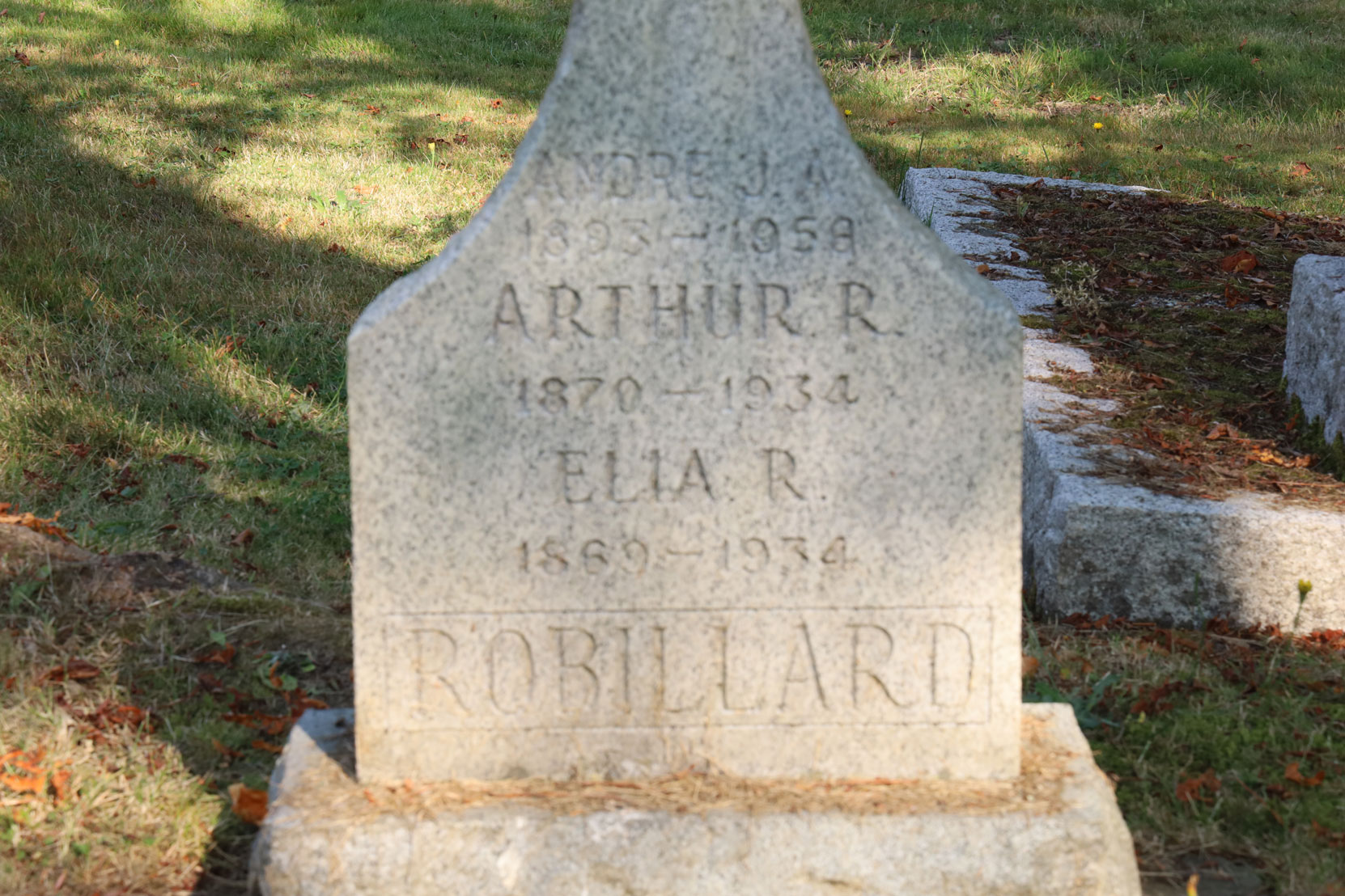 Arthur Robillard grave inscription, Ross Bay Cemetery, Victoria, BC (photo by Author)