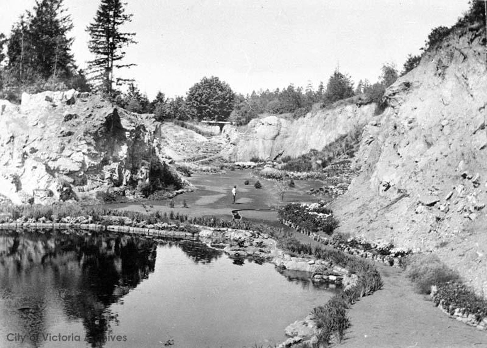 The Sunken Garden, the Mound and the Trout Pond, looking north, circa 1922. (City of Victoria Archives photo M05829)