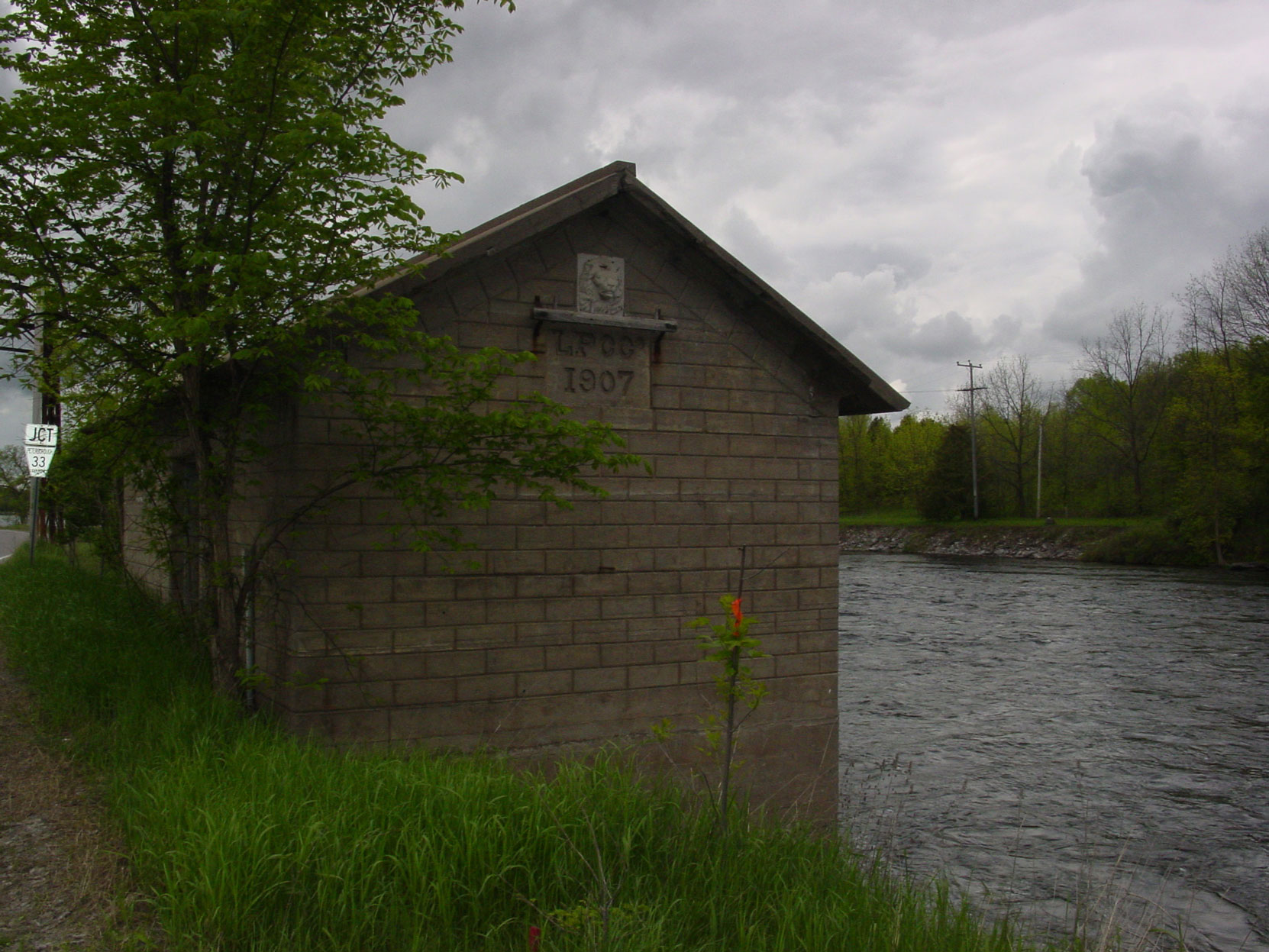 The Lakefield Portland Cement Company pumphouse, built in 1907, on the Otanabee River in Lakefield, Ontario (photo by Author)