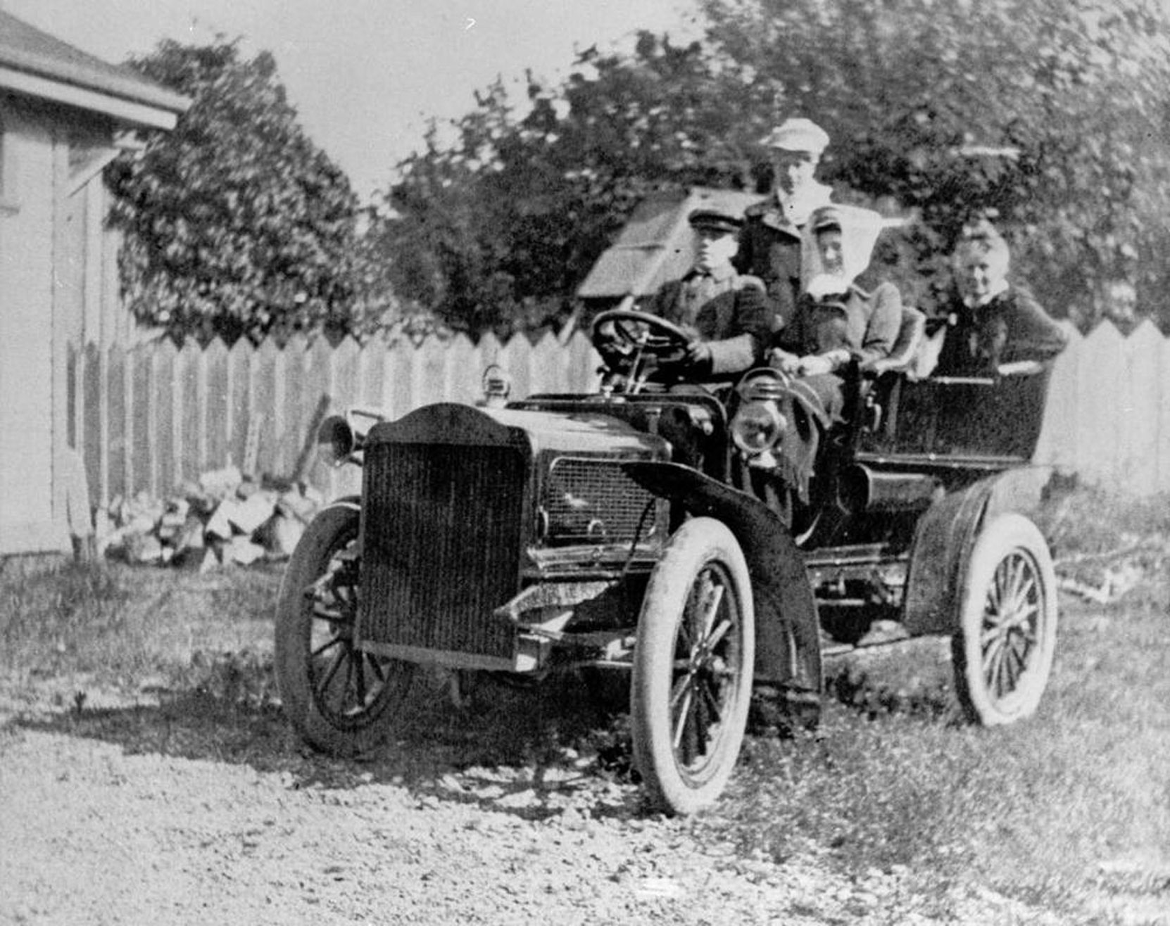 Albert Edward Todd with his family in his White Steam car, Victoria, 1905. Robert Butchart also owned a White Steamer in 1905 [BC Archives photo G-07919]